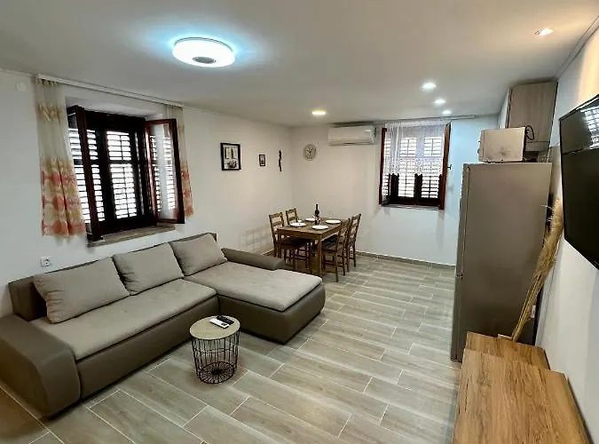 Apartamento House Varos