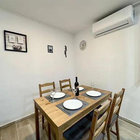 Apartment House Varos *