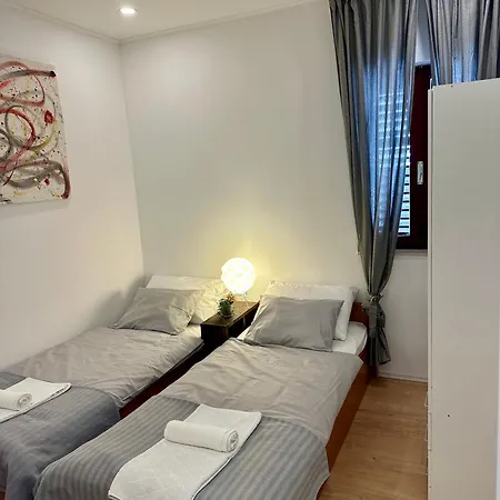 Apartment House Varos