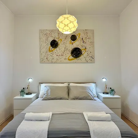 Apartment House Varos *