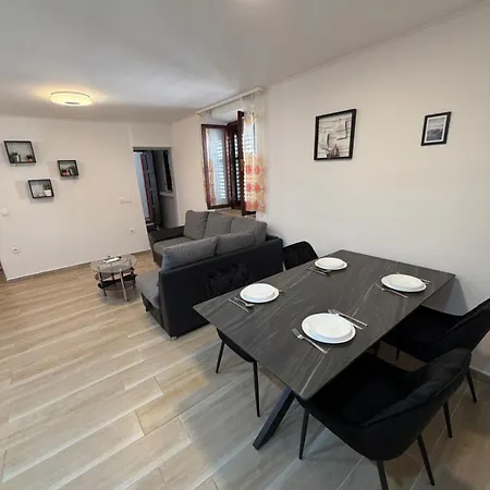 Appartement House Varos