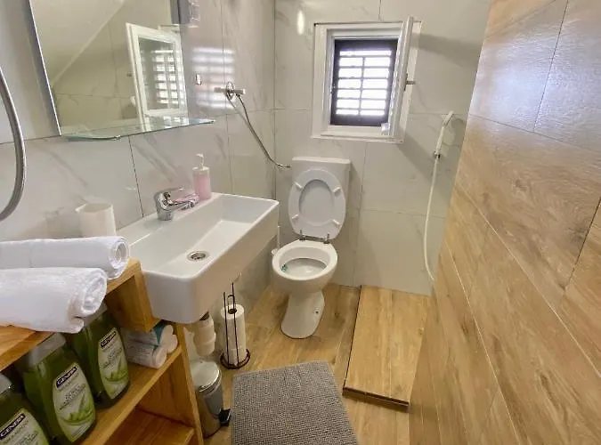 House Varos زادار