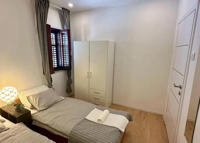 House Varos زادار